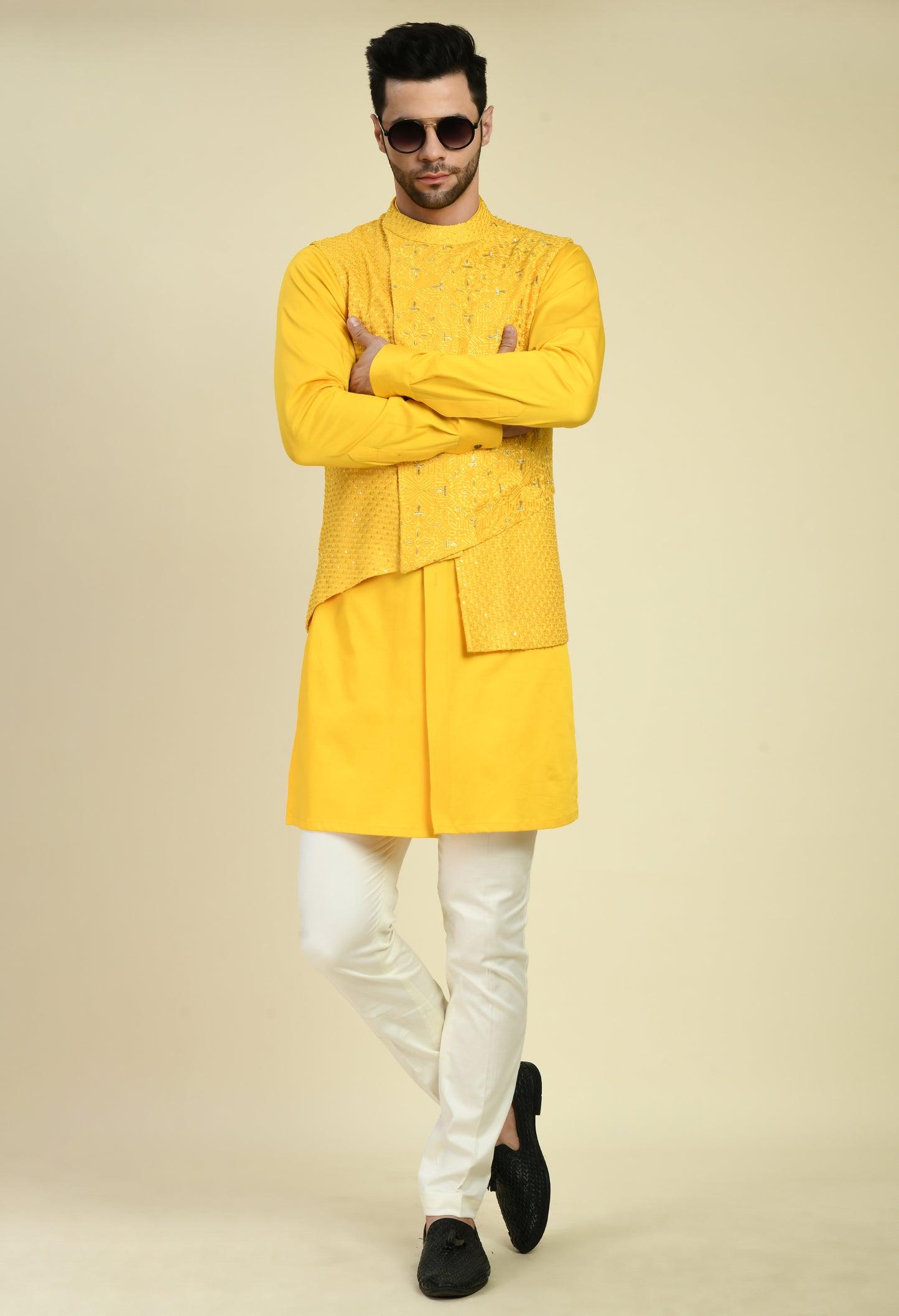 Detail view 4 - Men’s Kurta Set – Jaquard Poly Blend in Black with Abstract Cut and Lapel Style Front