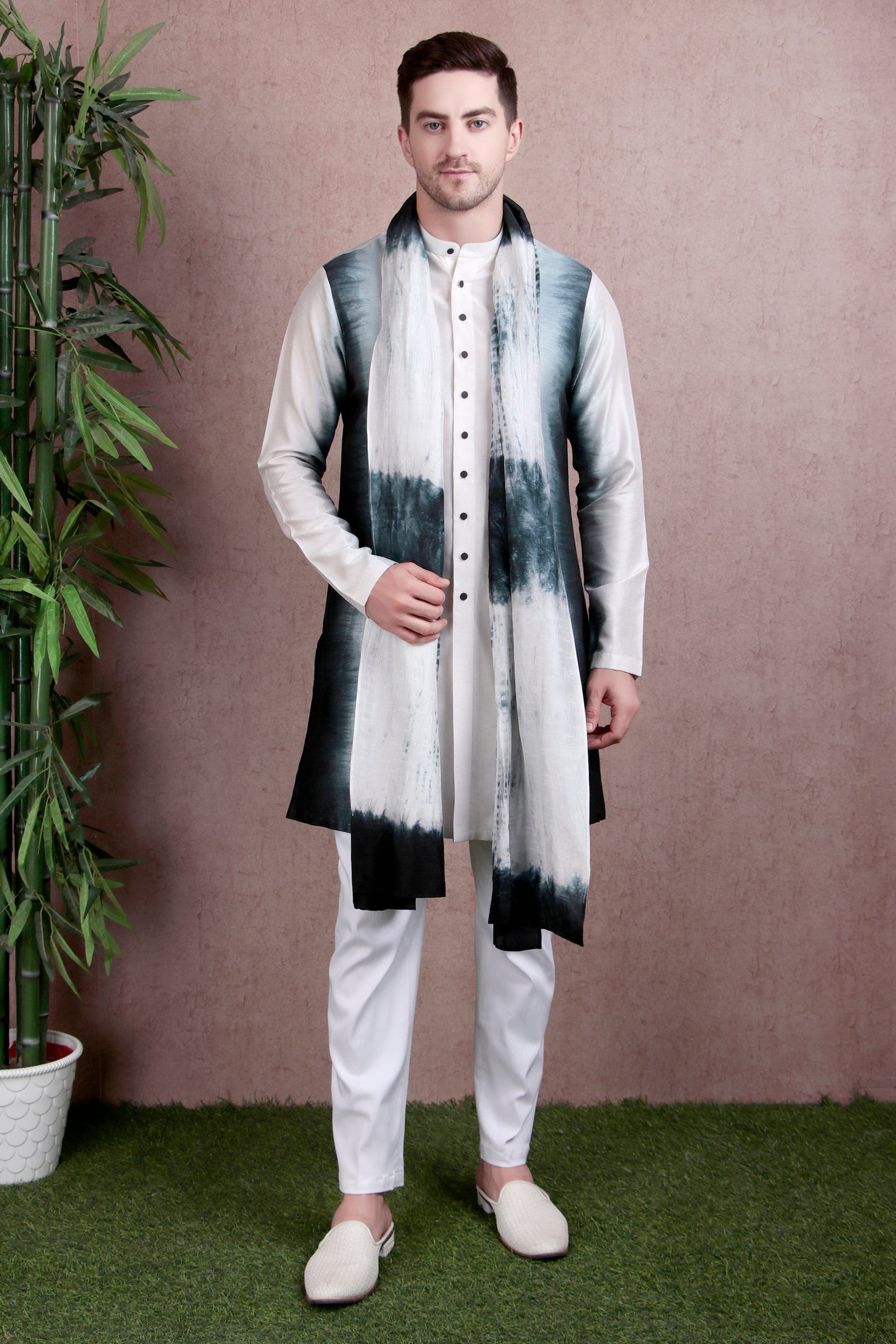 Front view - Men’s Kurta Set – Dola Silk in Ivory-Black Ombré with Tie-Dye Detailing
