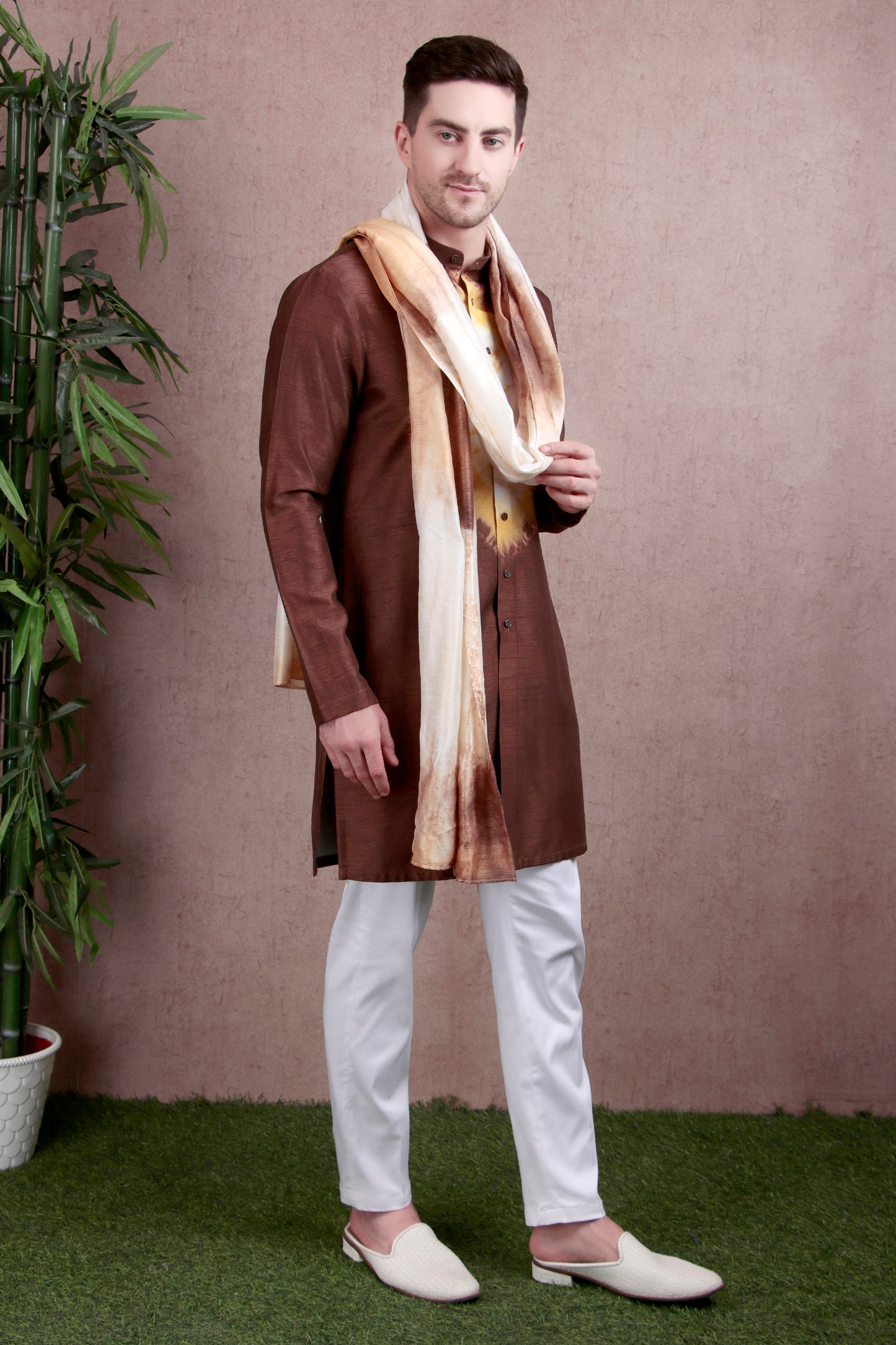 Detail view 1 - Men’s Kurta Set – Raw Silk in Brown with Yellow Tie-Dye Center Motif