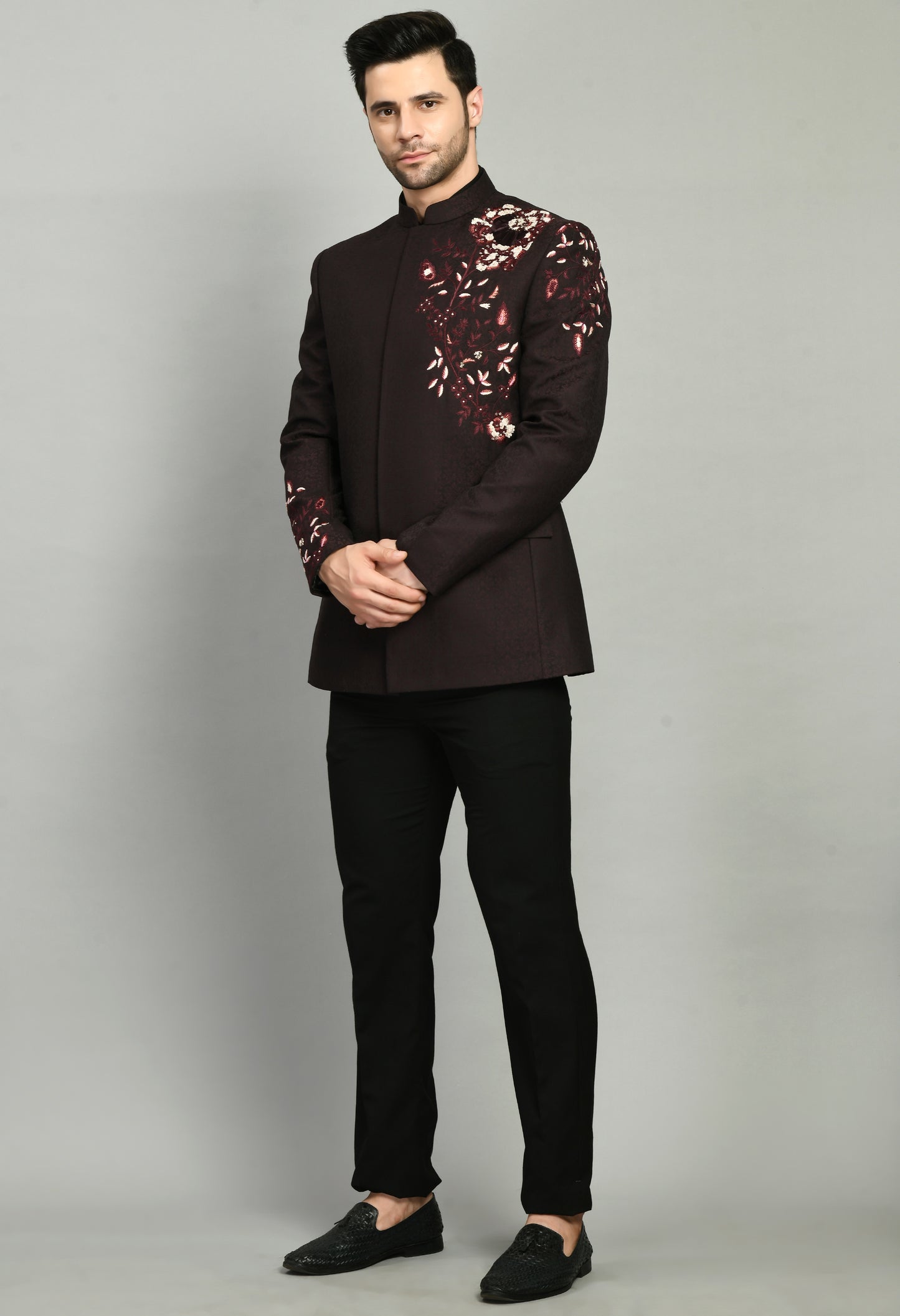 Detail view 1 - Men’s Bandhgala – Jaquard Suiting in Wine with Shoulder Embroidery