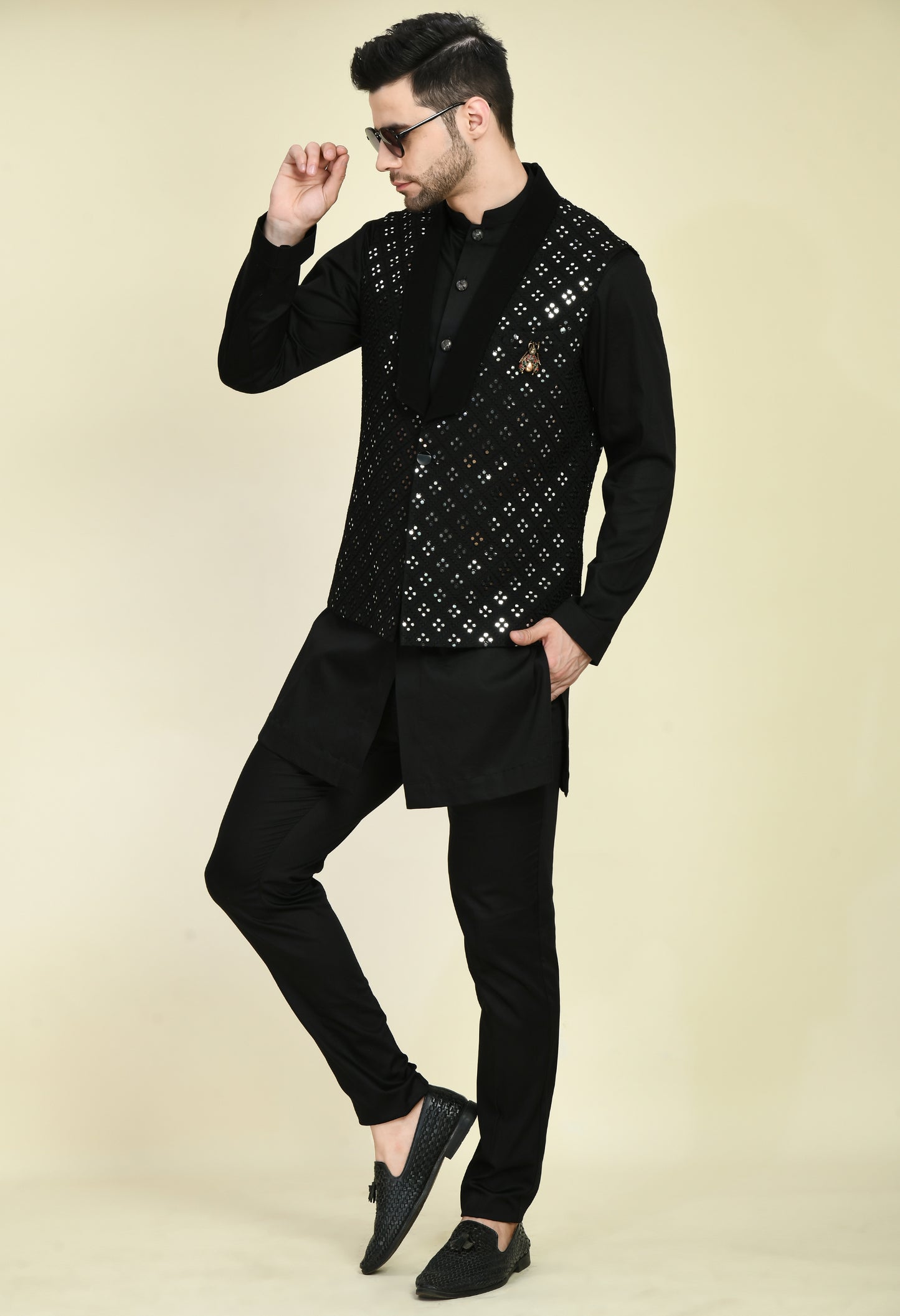 Detail view 3 - Men’s Kurta Set – Silk in Yellow with Tie and Dye