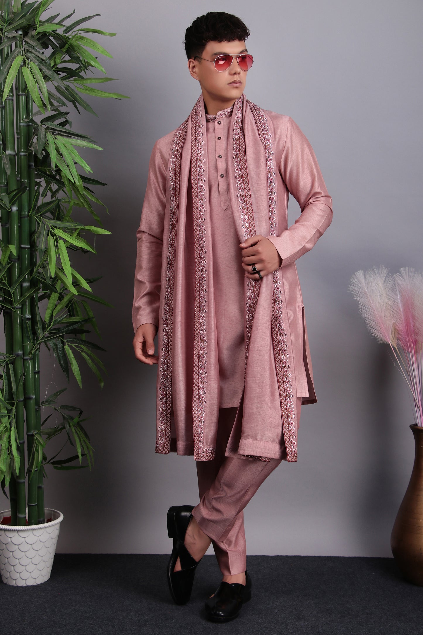 Detail view 3 - Men’s Kurta Set – Silk in Pink with Silk Thread Hand Embroidery
