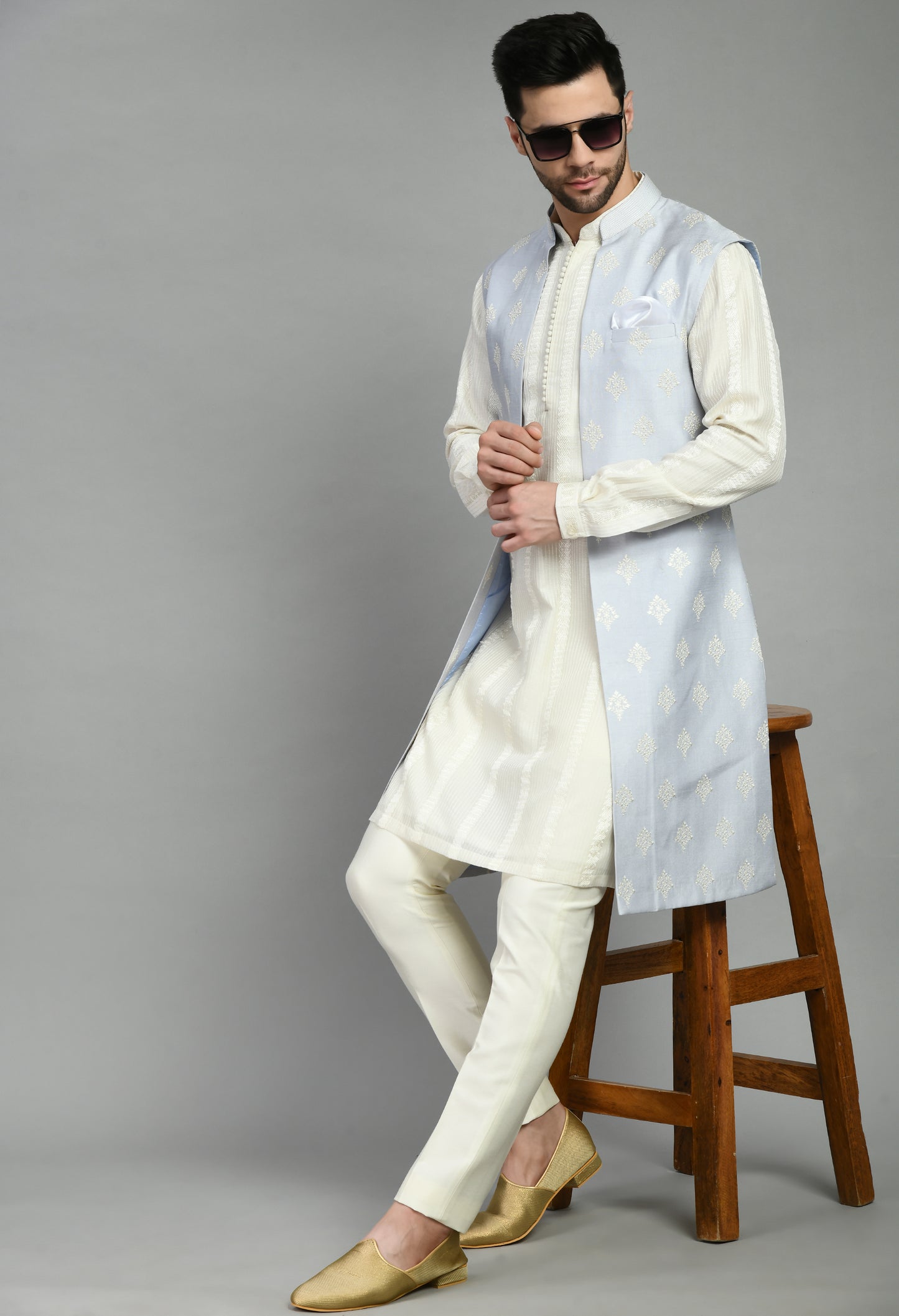 Detail view 1 - Men’s Nehru Jacket – Silk in Blue with Floral Motif Embroidery