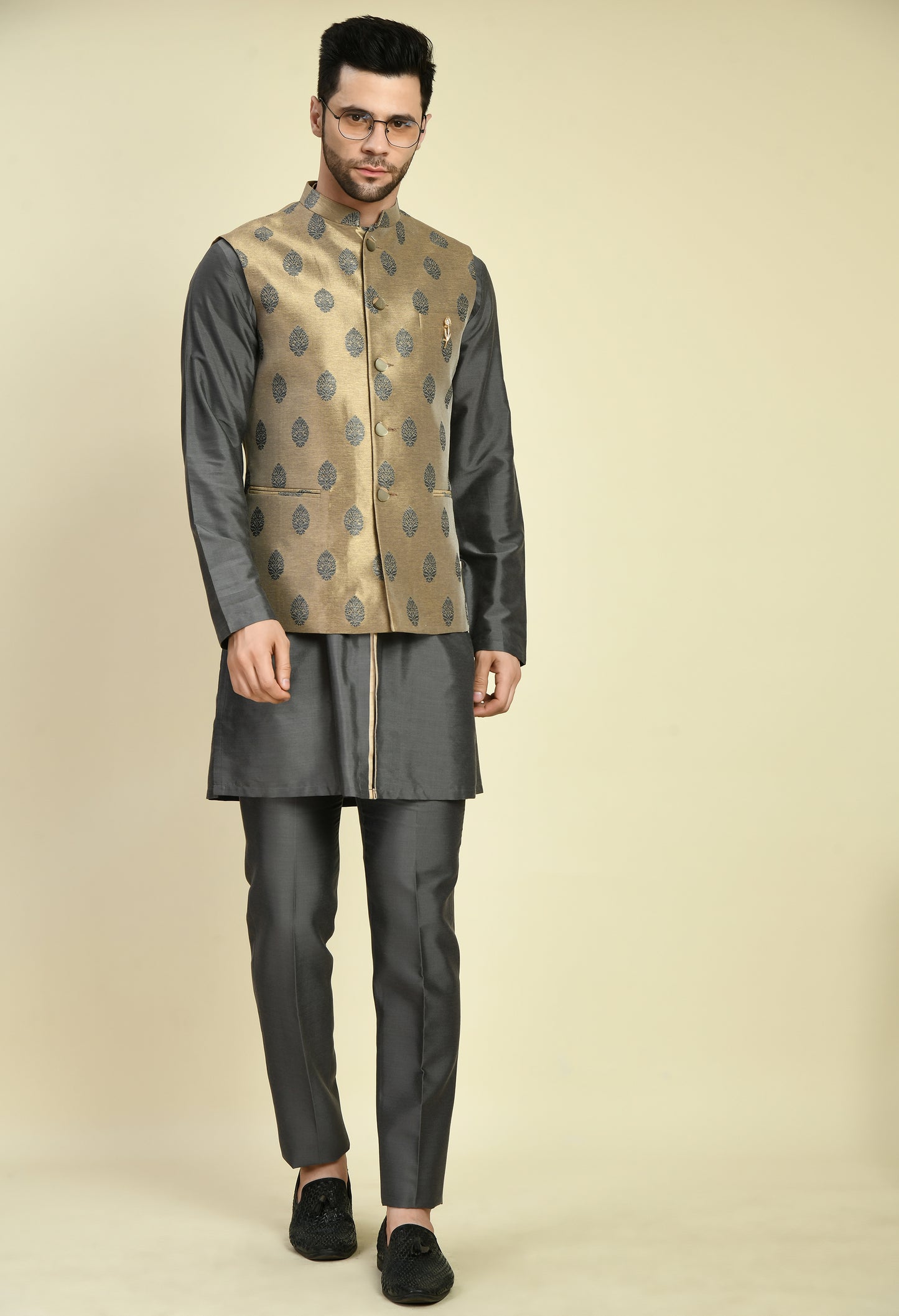Detail view 2 - Men’s Nehru Jacket – Silk in Grey with Silk Jaquard Detail