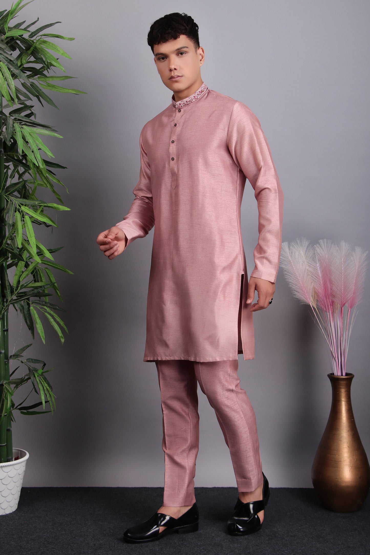 Detail view 1 - Men’s Kurta Set – Silk in Pink with Silk Thread Hand Embroidery