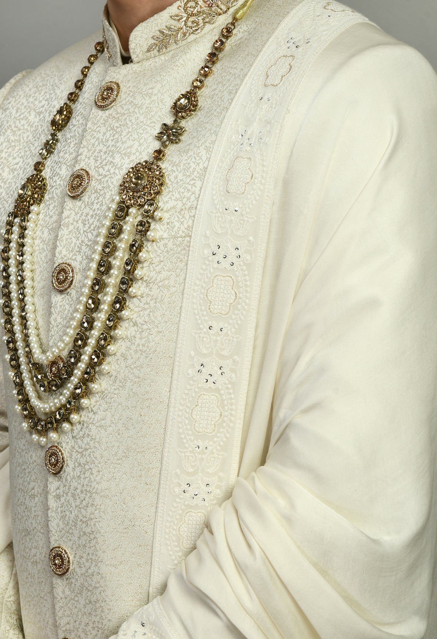 Detail view 3 - Men’s Sherwani – Silk in Ivory with Detailed Hand Embroidery Allover