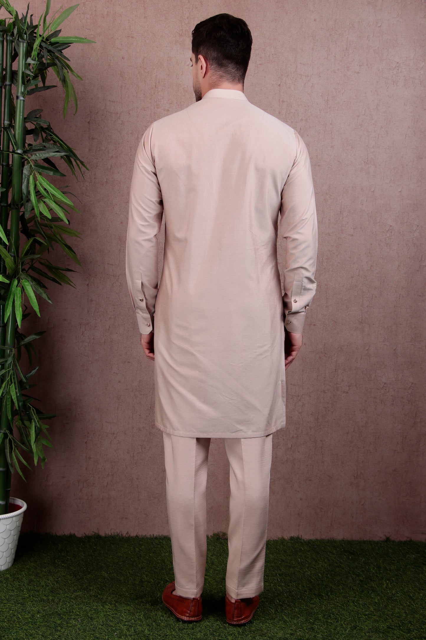 Detail view 3 - Men’s Layered Kurta Set – Cotton Silk in Salmon Pink with Jacquard Printed Jacket Look
