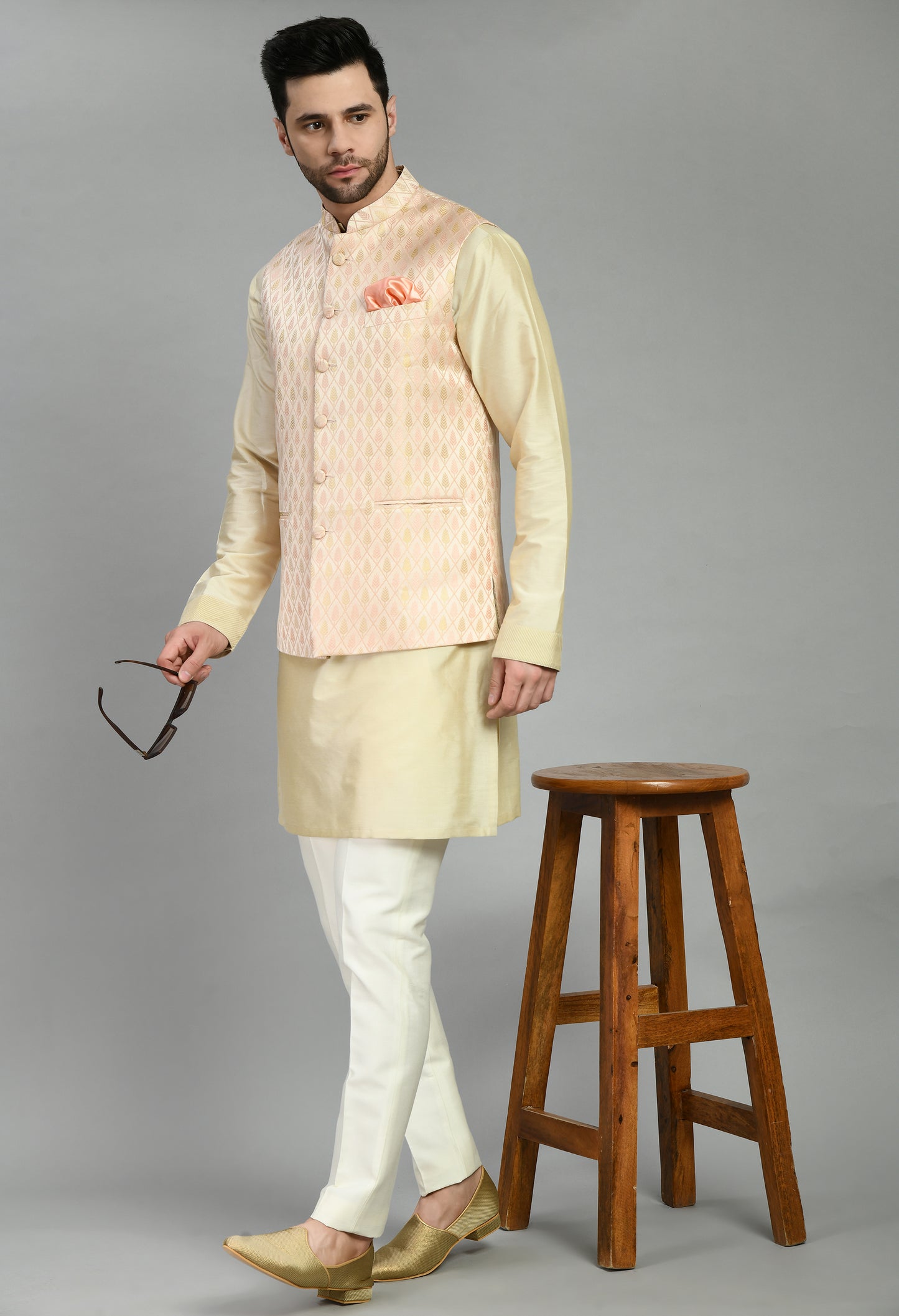 Detail view 3 - Men’s Nehru Jacket – Silk in Pink with Silk Jaquard