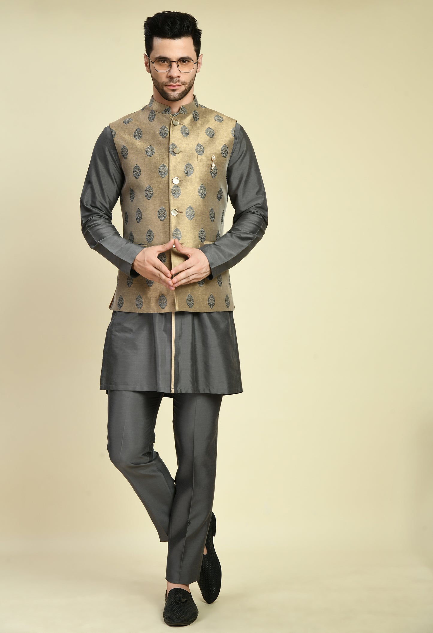 Detail view 3 - Men’s Nehru Jacket – Silk in Grey with Silk Jaquard Detail