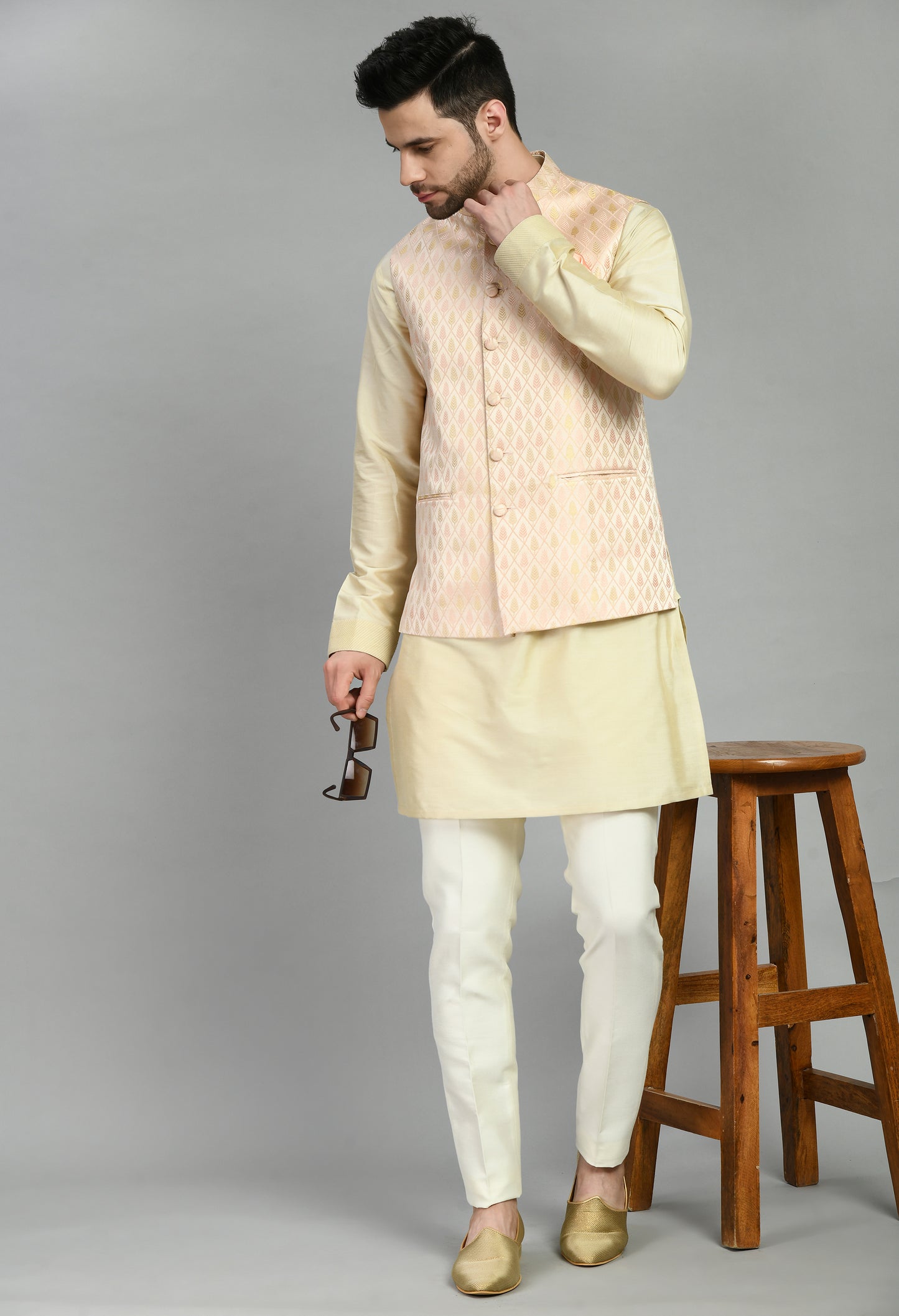 Detail view 2 - Men’s Nehru Jacket – Silk in Pink with Silk Jaquard