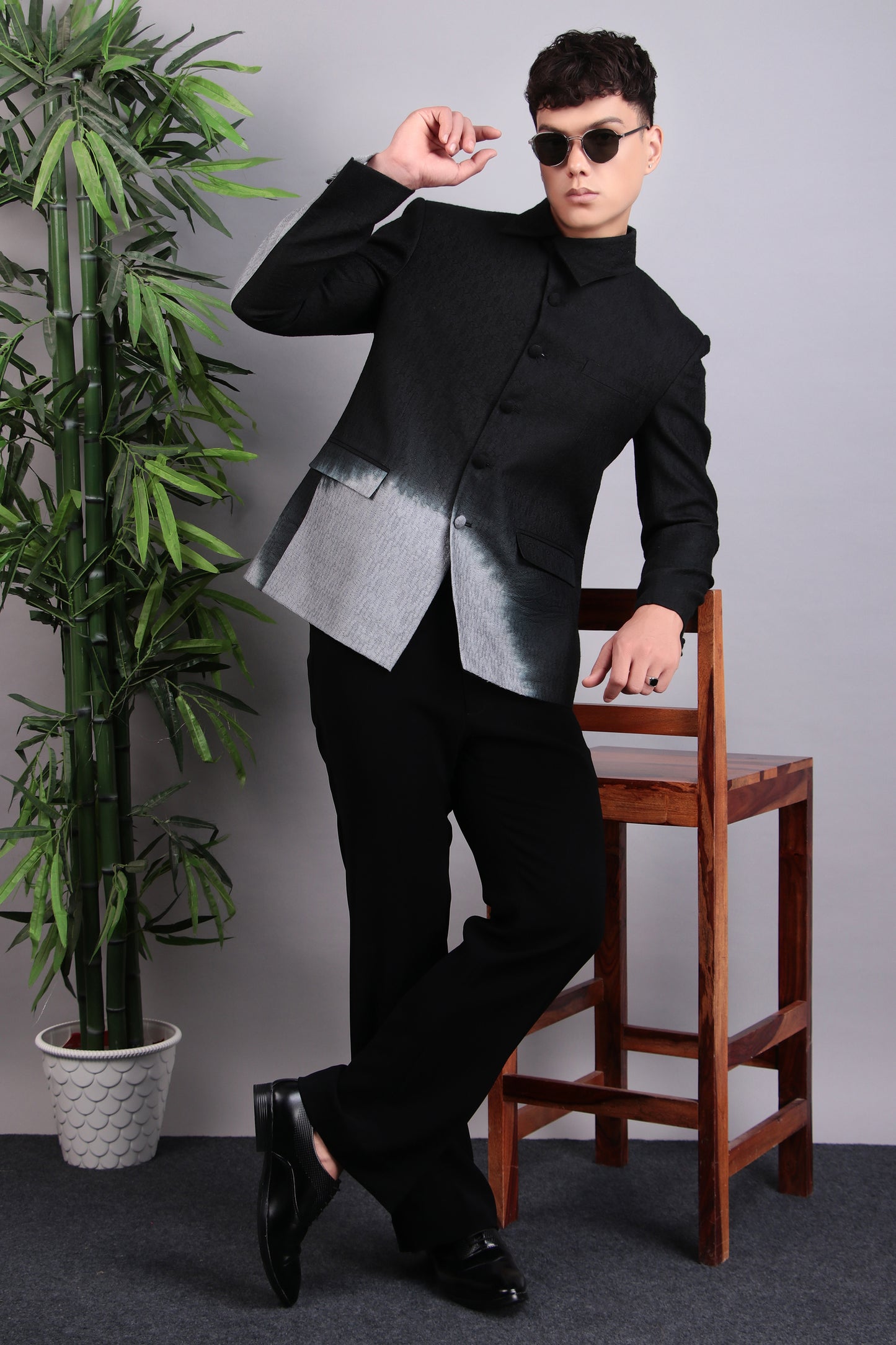 Detail view 1 - Men’s Bandhgala – Cotton Jaquard in Black with Shacket Style Tie and Dye